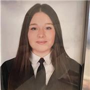 Me defino como una persona paciente, capaz de ayudar a niños que lo necesiten. Actualmente tengo un B2 de Cambridge de Inglés